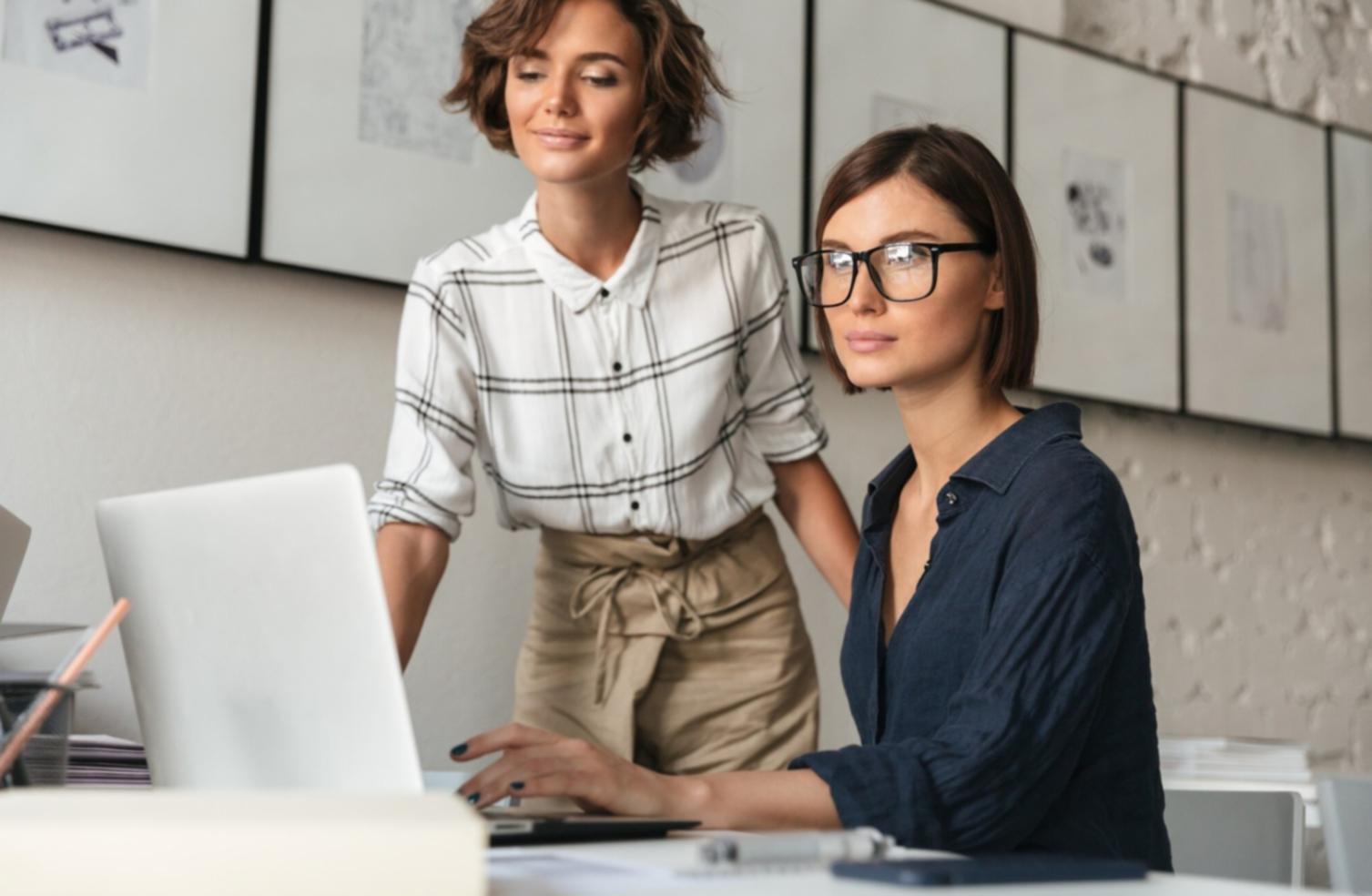 Strategische Finanzplanung im modernen Büroumfeld