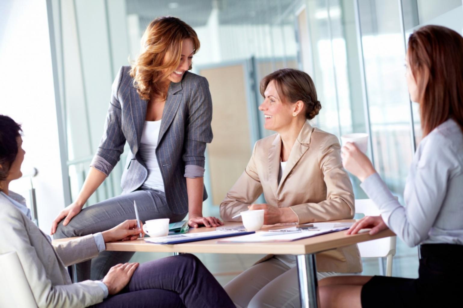 Interaktive Seminarsituation mit Fokus auf praktische Finanzierungsthemen